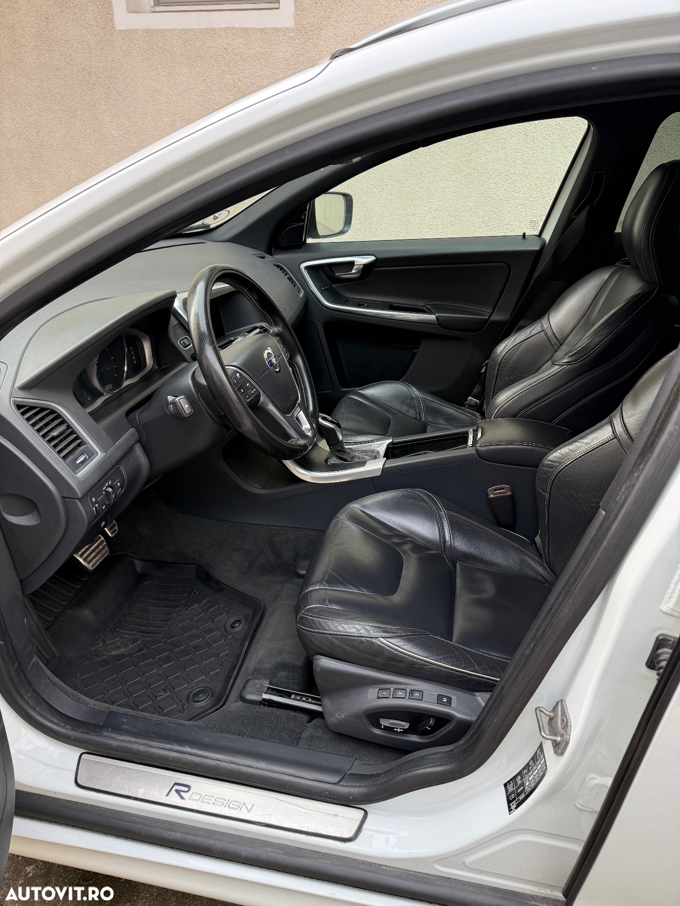 Volvo XC 60 D4 AWD Geartronic RDesign - 13