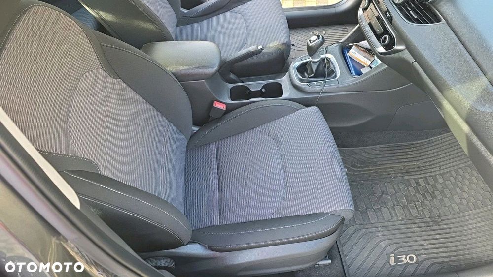 Hyundai i30 1.5 DPI Classic + - 6