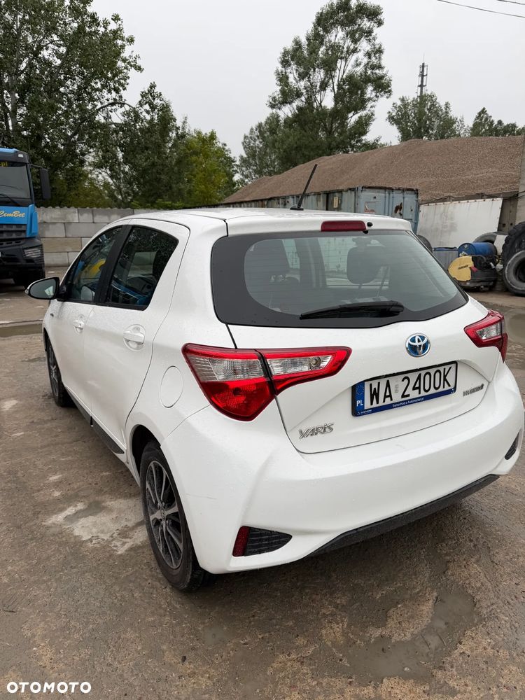 Toyota Yaris Hybrid 100 Active EU6 - 4