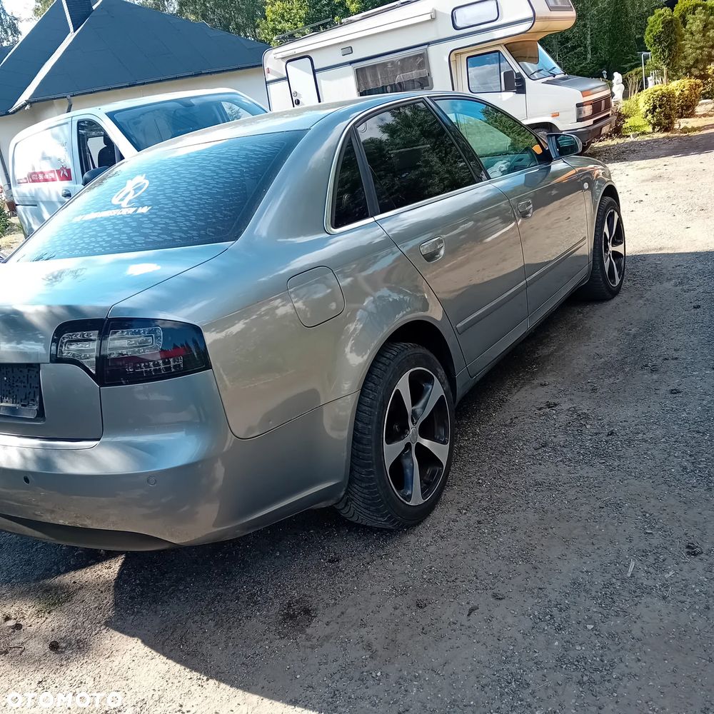Audi A4 Limousine - 3