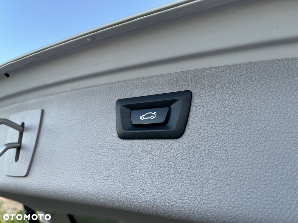 BMW Seria 3 320d Sport Line - 13