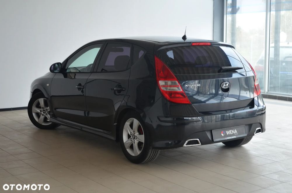 Hyundai i30 1.6 CRDi FIFA WM Edition - 11