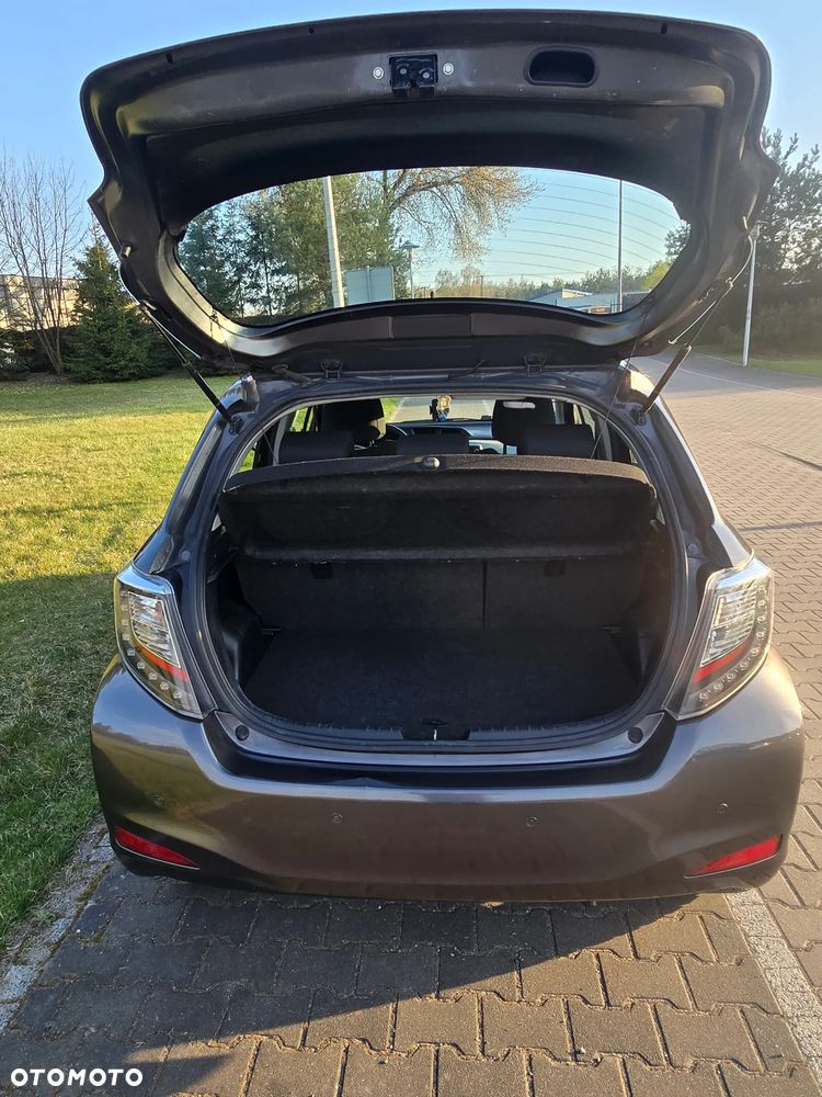 Toyota Yaris Hybrid 100 Premium - 13