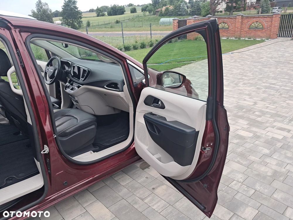 Chrysler Pacifica - 10