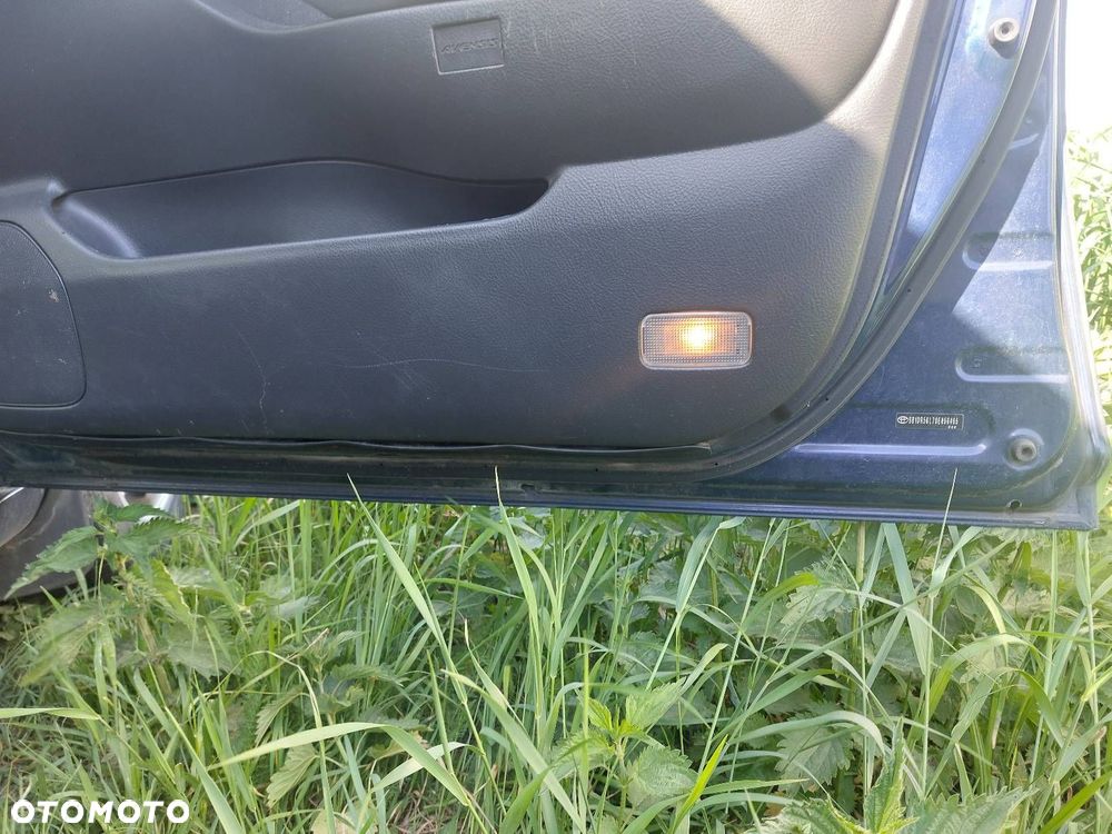 DRZWI KOMPLETNE PRAWY PRZÓD TOYOTA AVENSIS T25 8P4 - 4