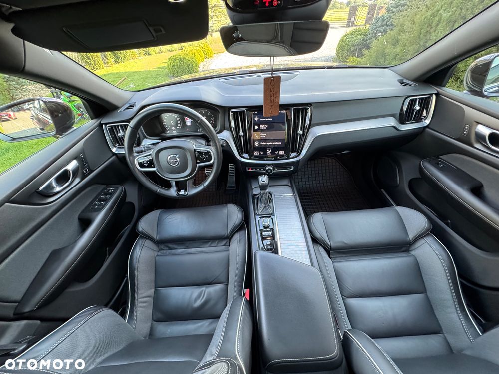 Volvo V60 D3 R-Design - 19
