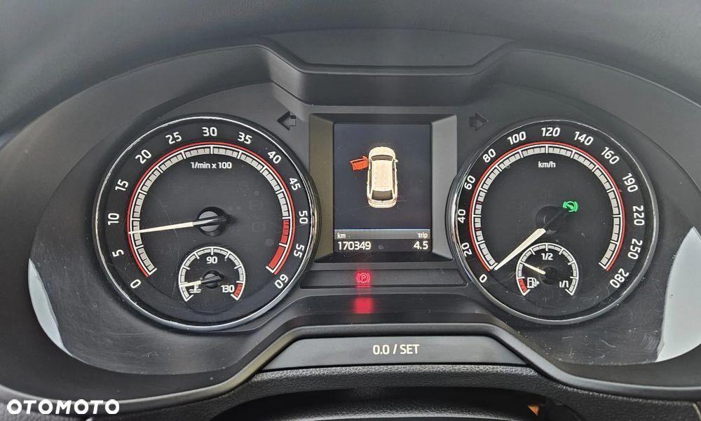 Skoda Octavia 2.0 TDI 4x4 DSG RS - 27