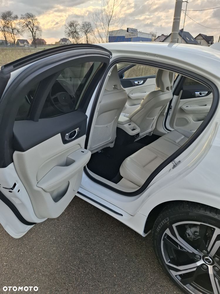 Volvo S60 B5 B Ultimate Dark - 5