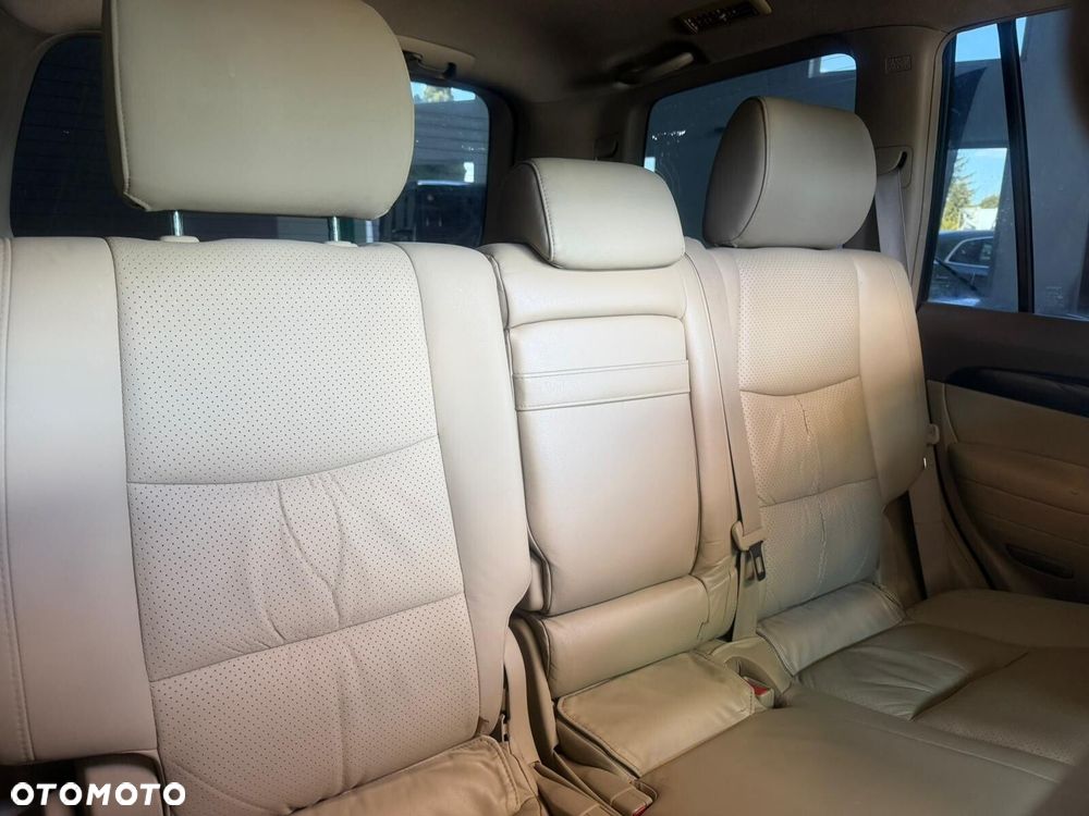 Toyota Land Cruiser - 38