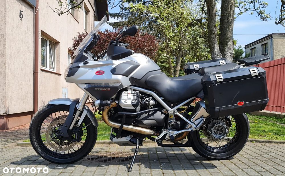 Moto Guzzi Stelvio - 1
