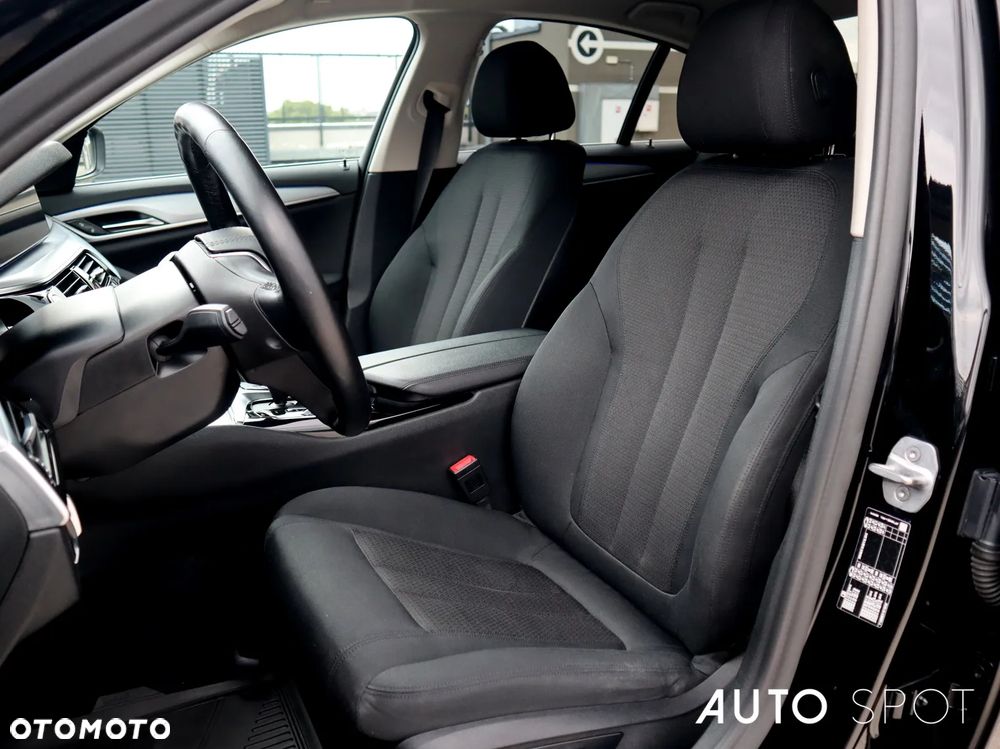 BMW Seria 5 518d mHEV - 14