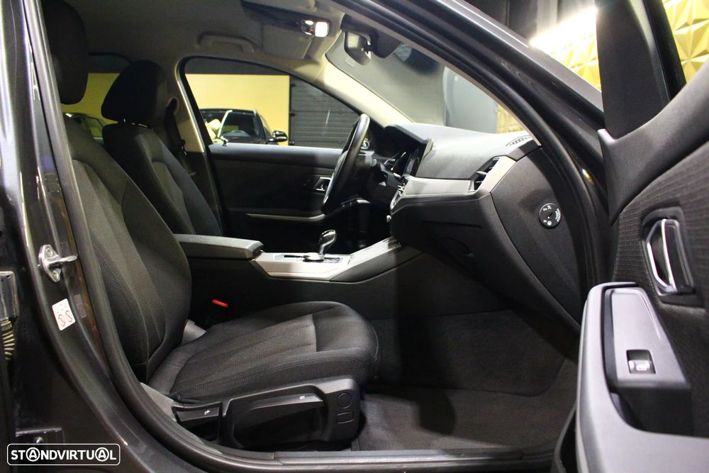 BMW 318 d Line Luxury Auto - 11