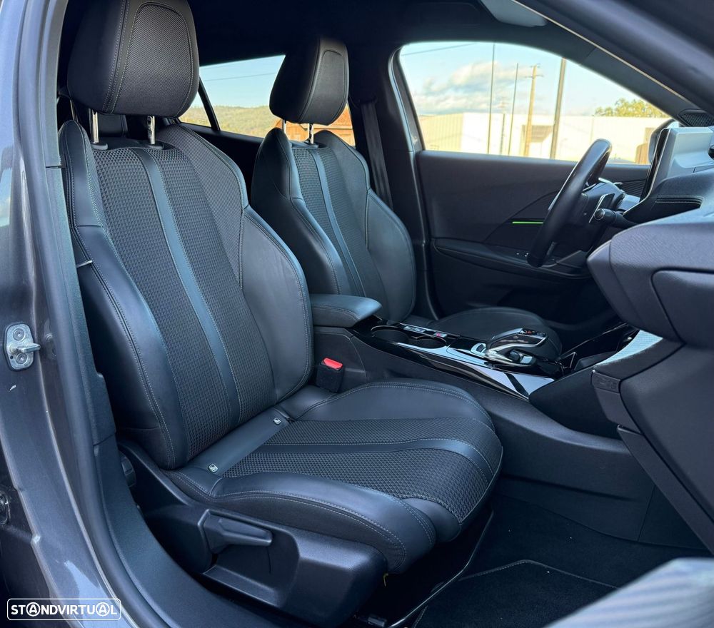 Peugeot 2008 1.2 PureTech GT Line EAT8 - 26