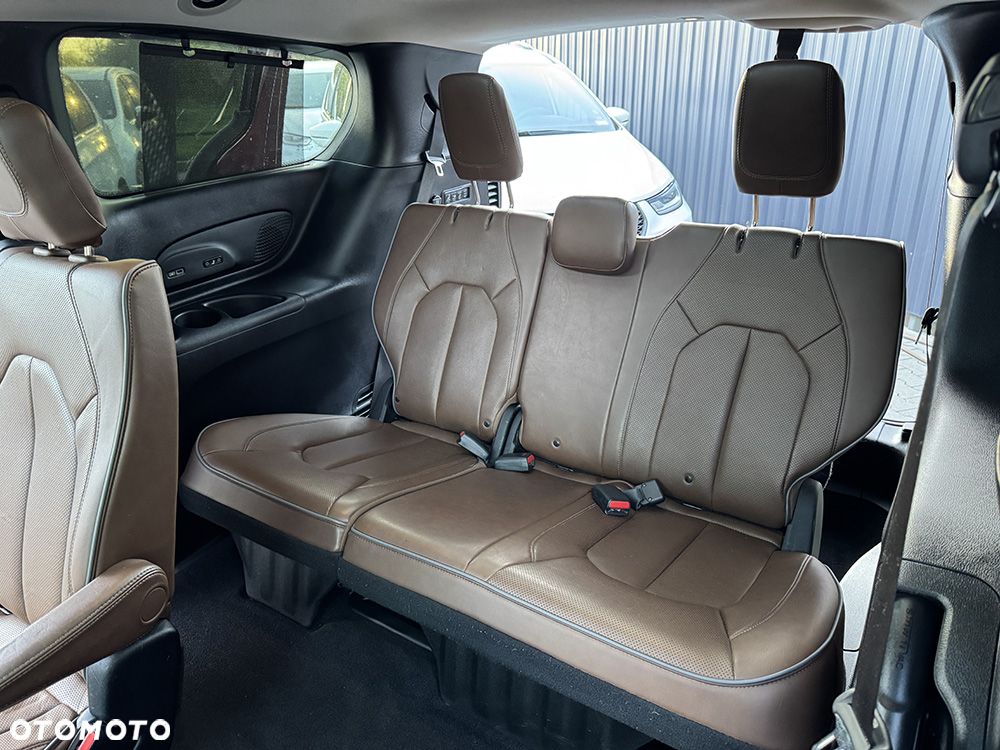 Chrysler Pacifica - 30