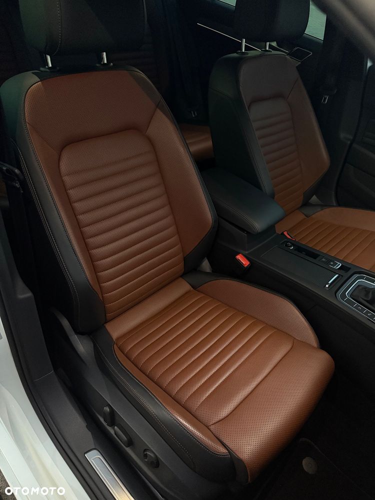 Volkswagen Passat Variant 2.0 TDI SCR DSG Elegance - 22