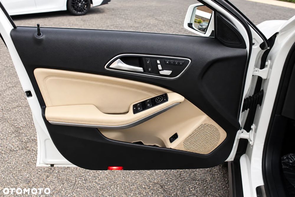 Mercedes-Benz GLA 250 4Matic 7G-DCT AMG Line - 25