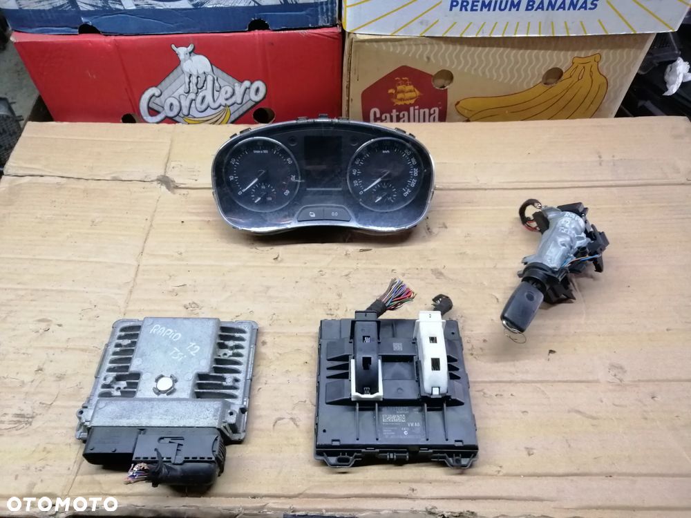 Skoda Rapid 1.2 86KM CBZ CBZA CBZG zestaw startowy komputer Continental 03F906070HA 5WP44882 stacyjka immo moduły licznik i inne - 1