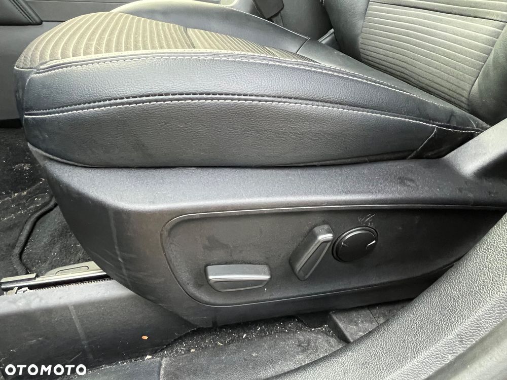 Ford Kuga 2.5 Duratec PHEV TITANIUM - 22