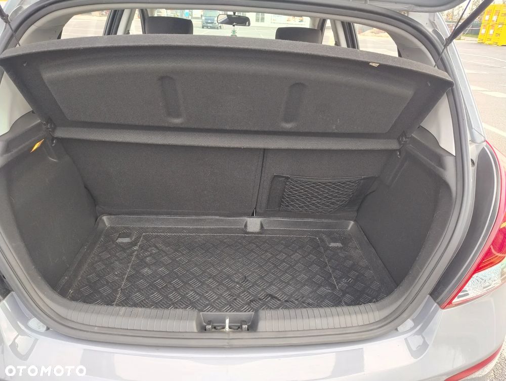 Hyundai i20 - 24