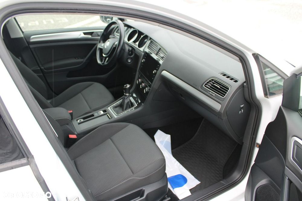 Volkswagen Golf - 27