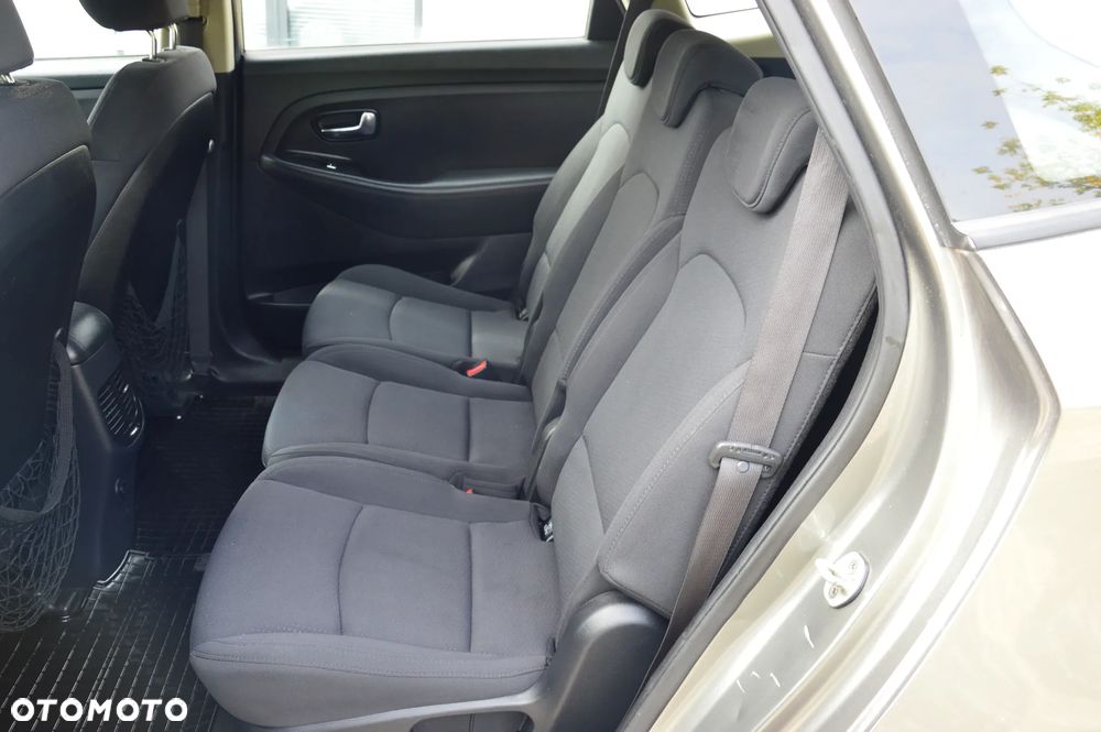 Kia Carens - 17
