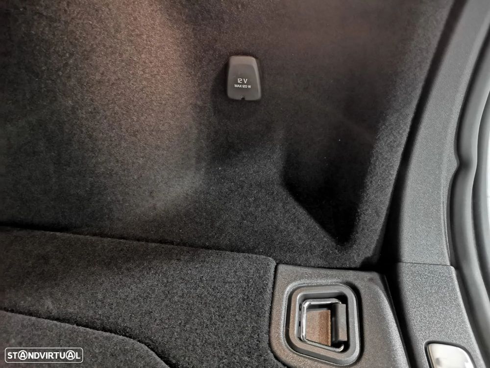 Volvo V60 2.0 B4 Plus Dark Auto - 18