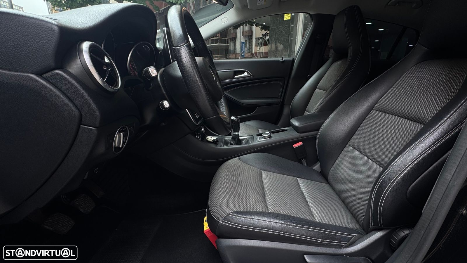 Mercedes-Benz CLA 180 d Shooting Brake - 16