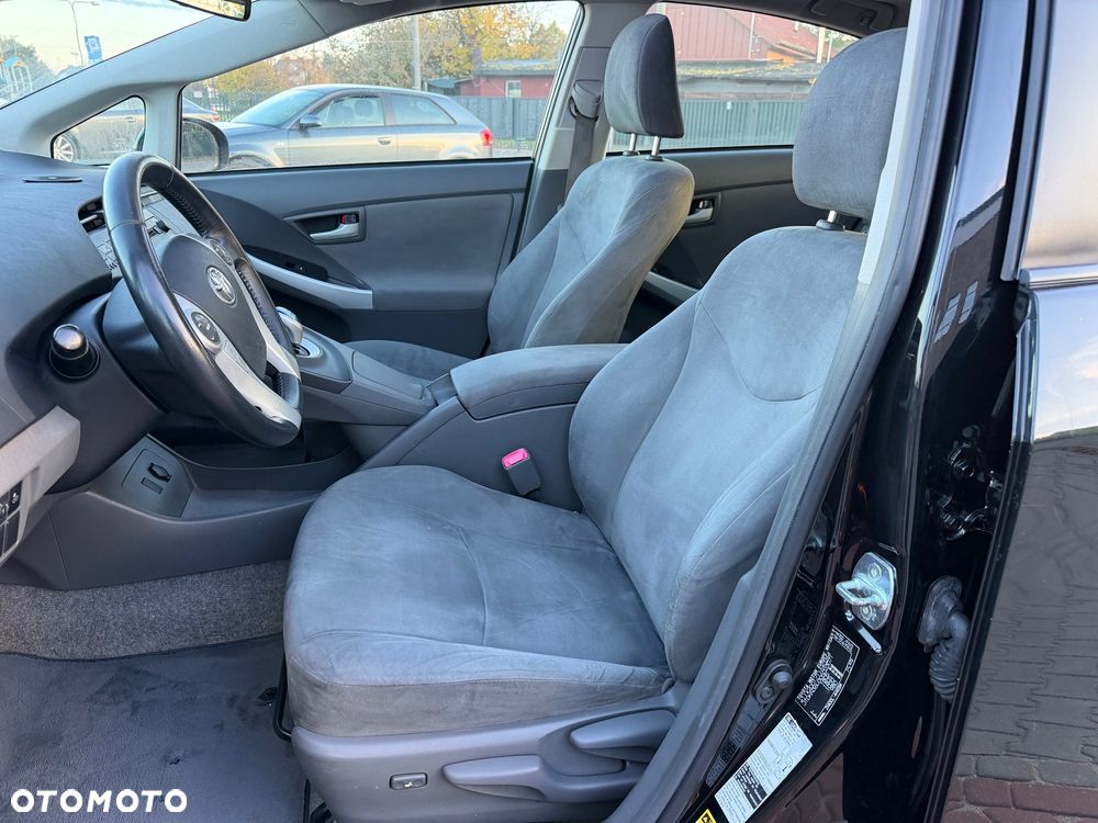 Toyota Prius 1.8 HSD Prestige - 10