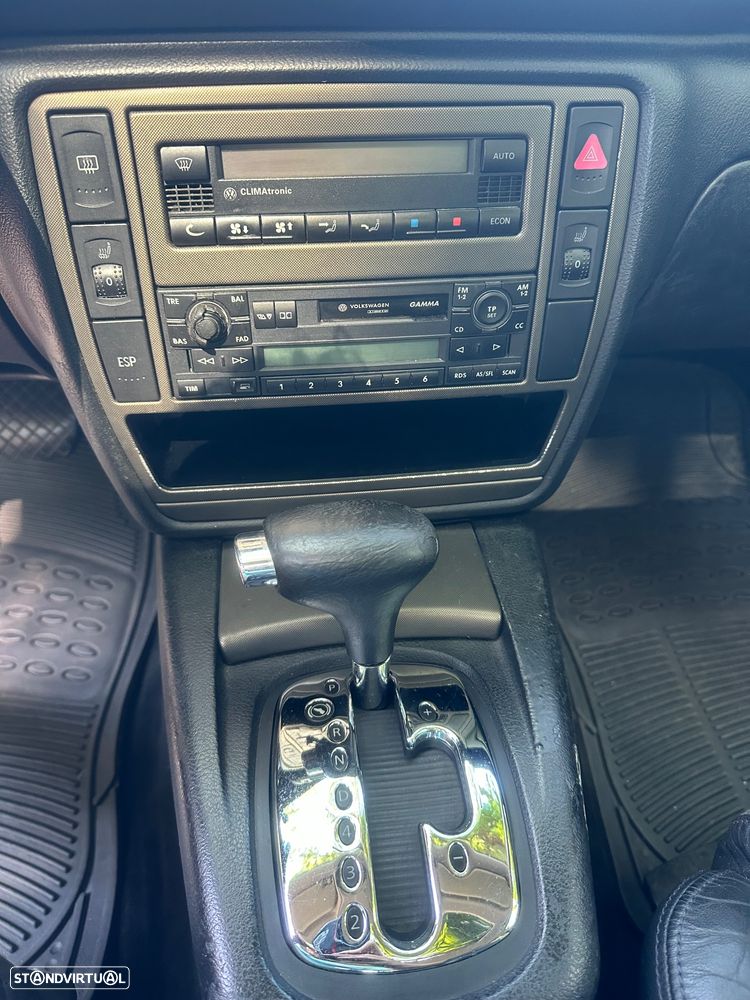 VW Passat 1.9 TDi Highline Tip - 21