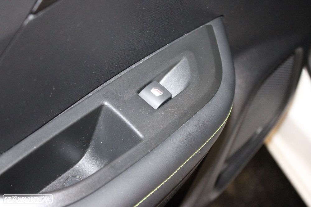 Peugeot e-2008 50 kWh GT - 30