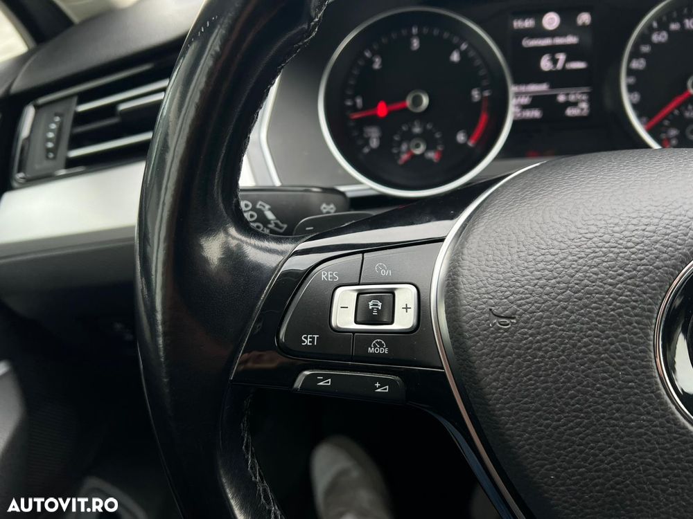 Volkswagen Passat 2.0 TDI DSG Comfortline - 17