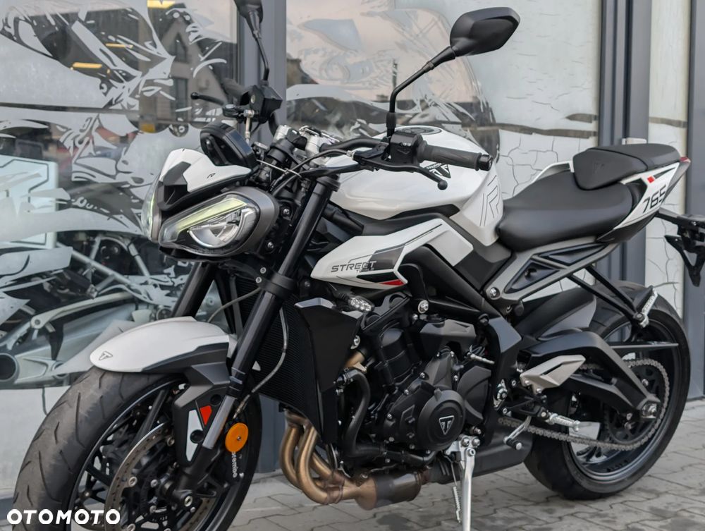 Triumph Street Triple - 8