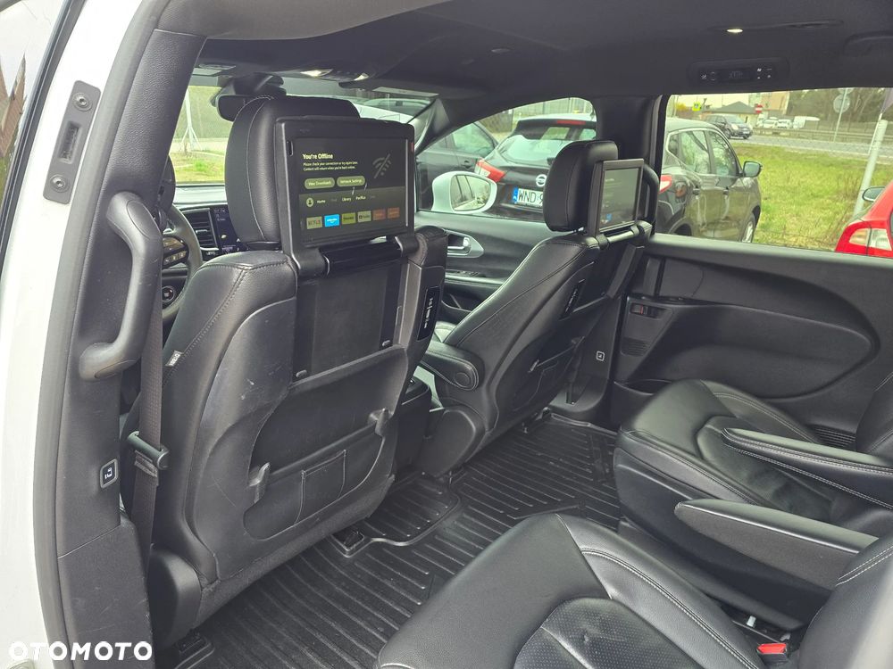 Chrysler Pacifica - 32