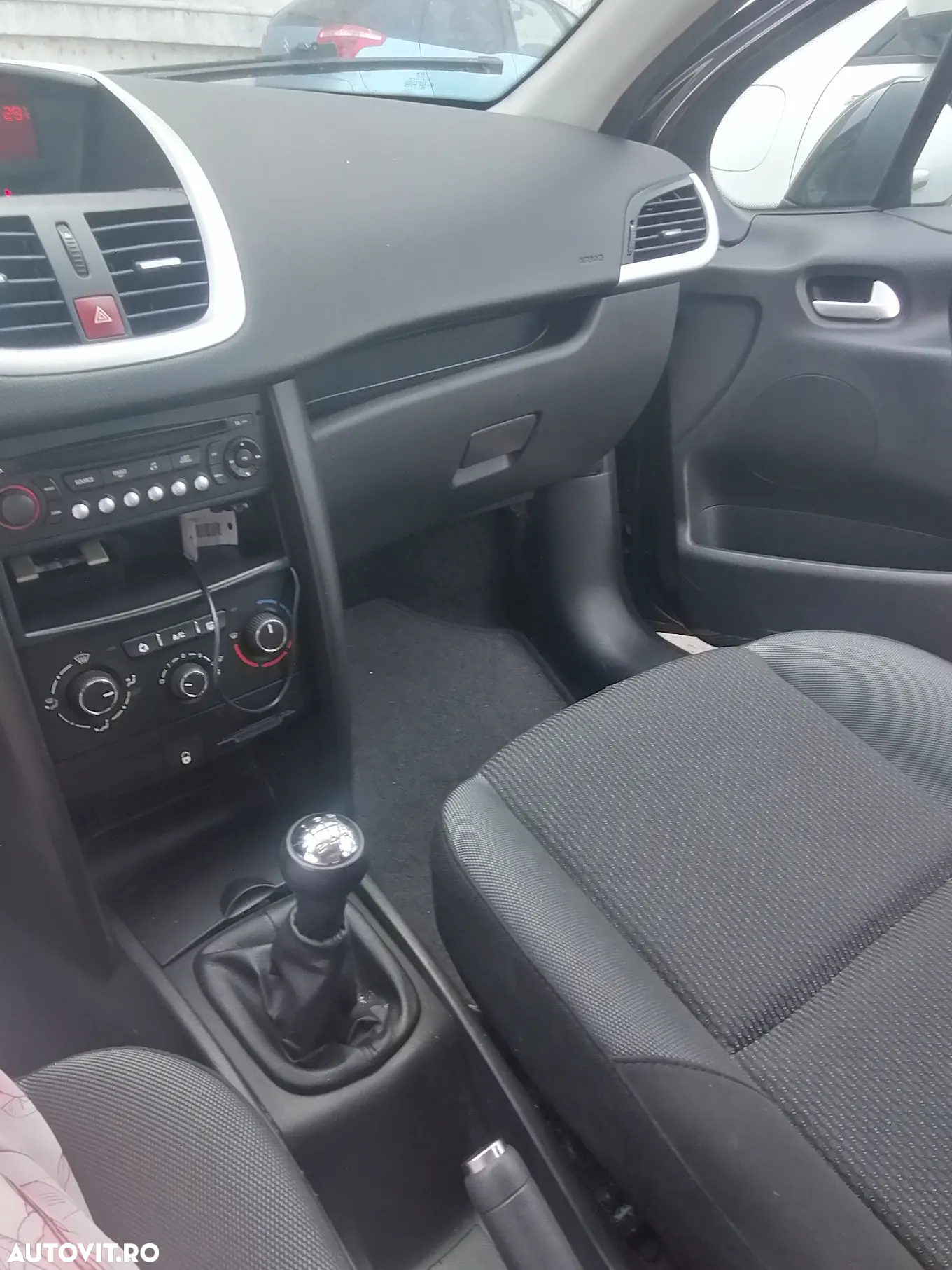 Peugeot 207 - 4