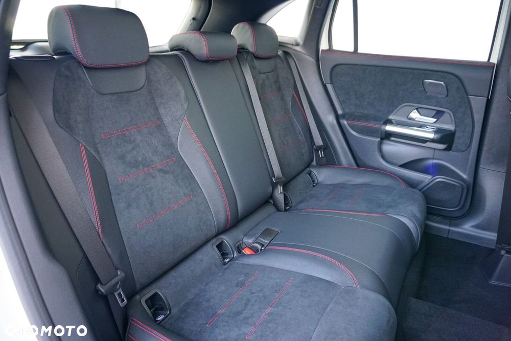 Mercedes-Benz GLA - 9