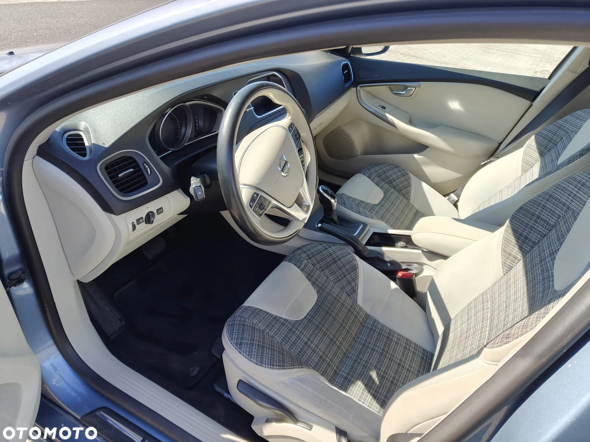 Volvo V40 D2 Drive-E Momentum - 11