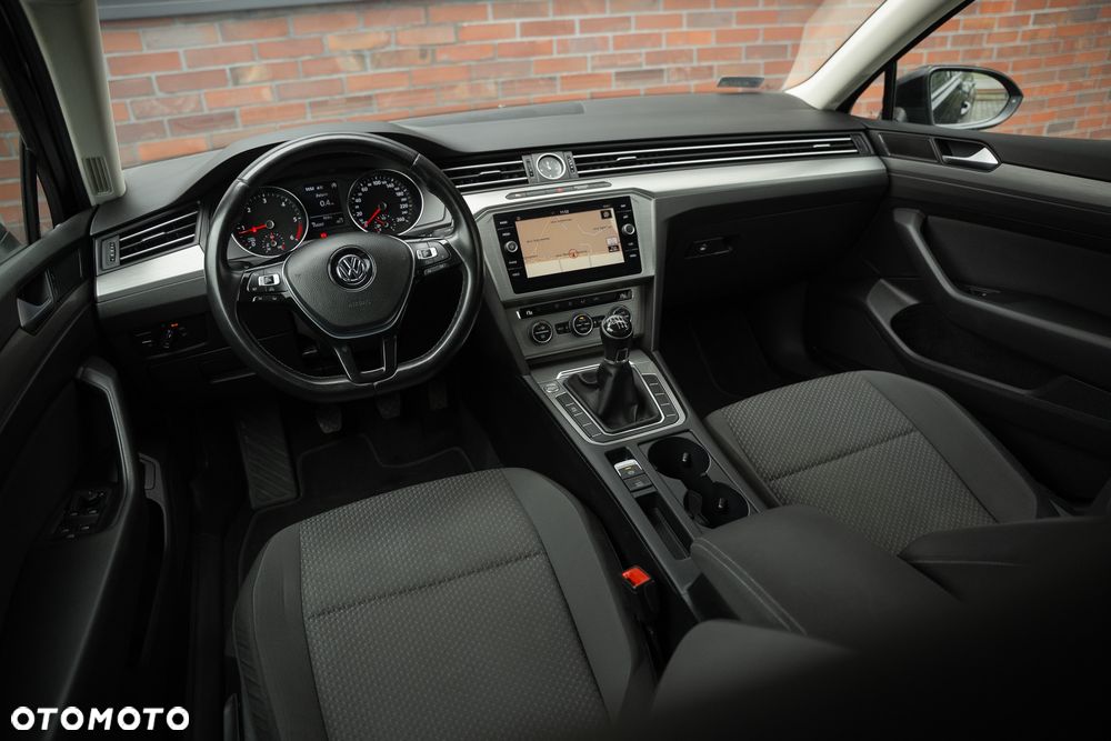 Volkswagen Passat 1.6 TDI BMT Trendline - 27
