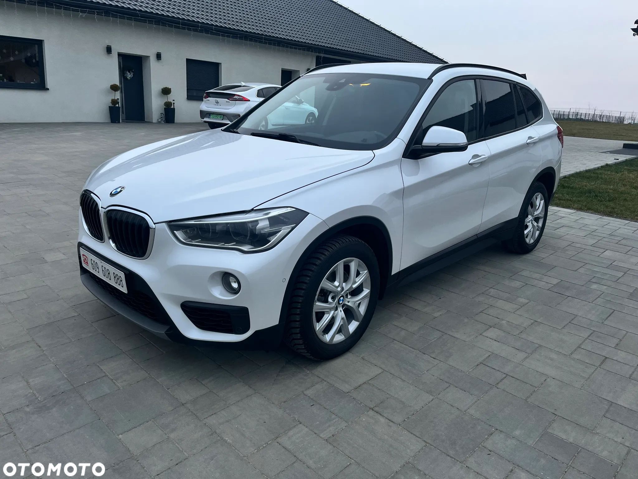BMW X1 sDrive18i Business Edition - 1