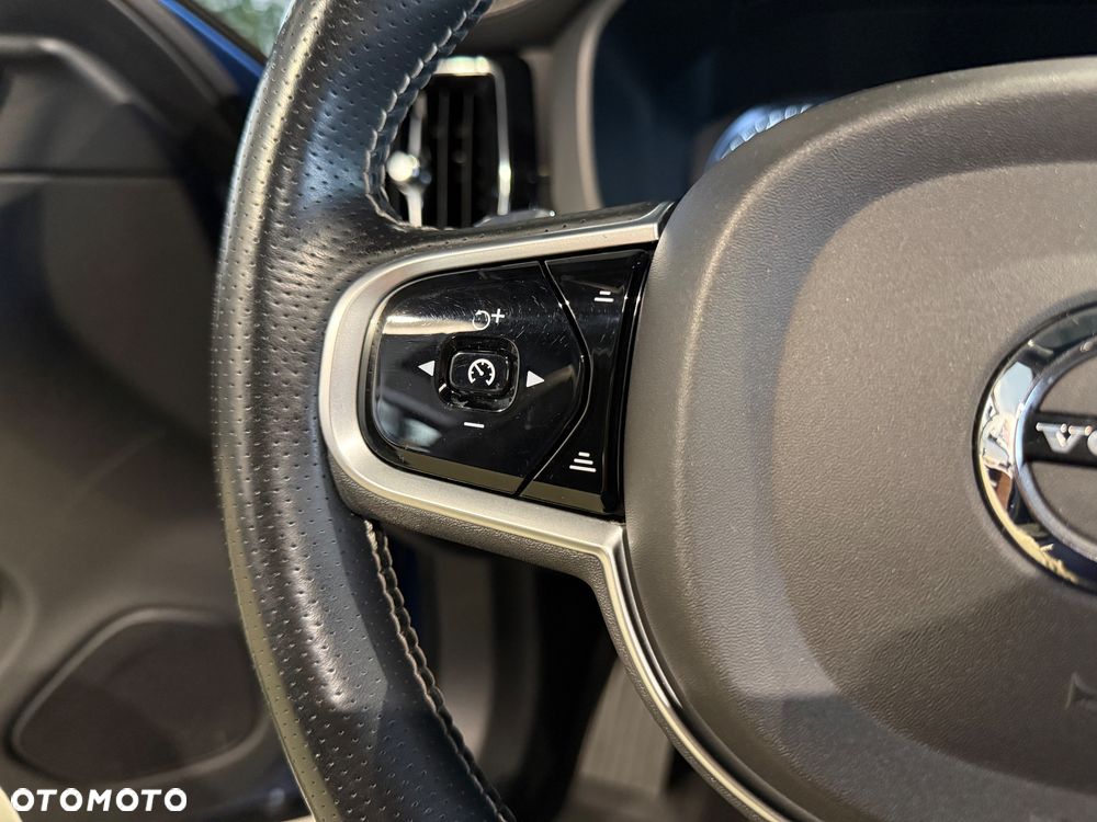 Volvo XC 60 T5 GPF AWD R-Design - 37