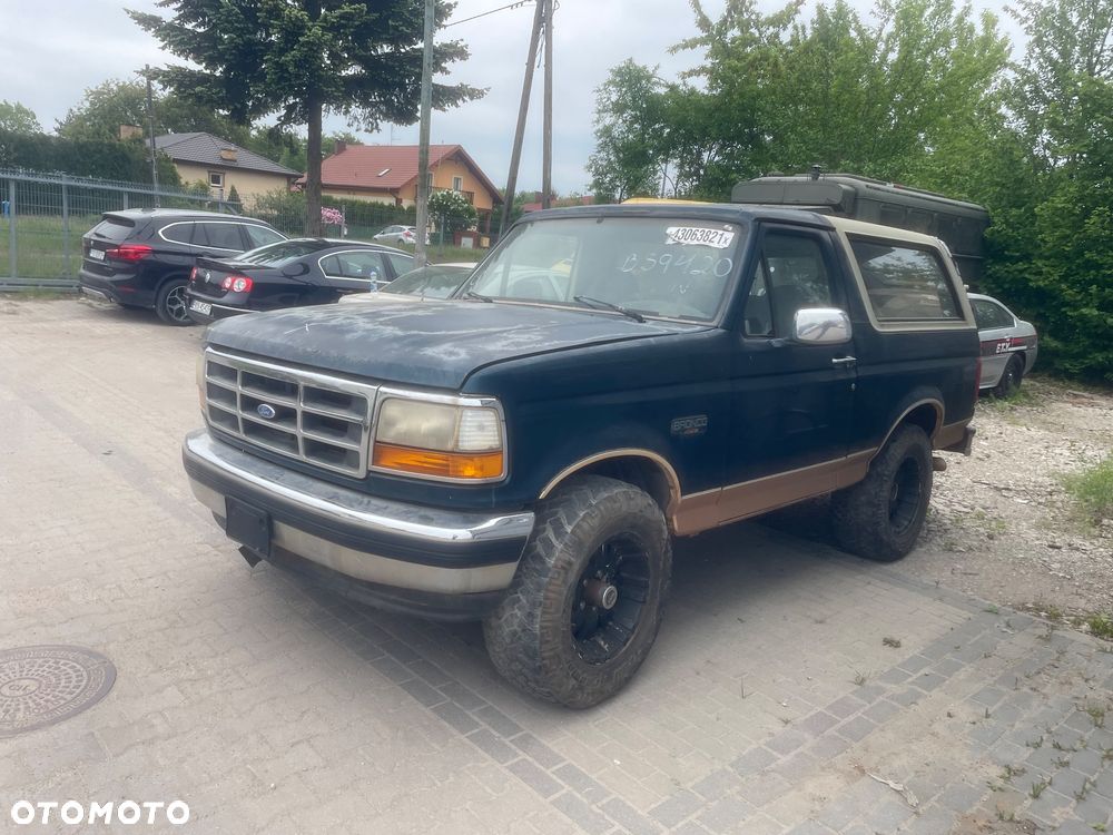 Ford Bronco - 1