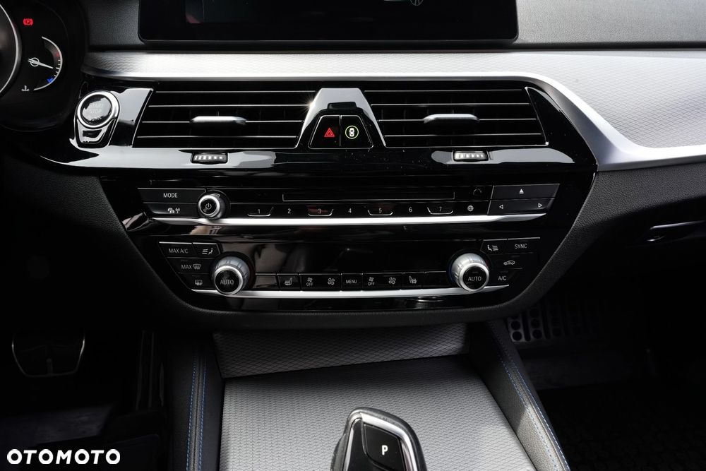 BMW Seria 5 520d M Sport - 12