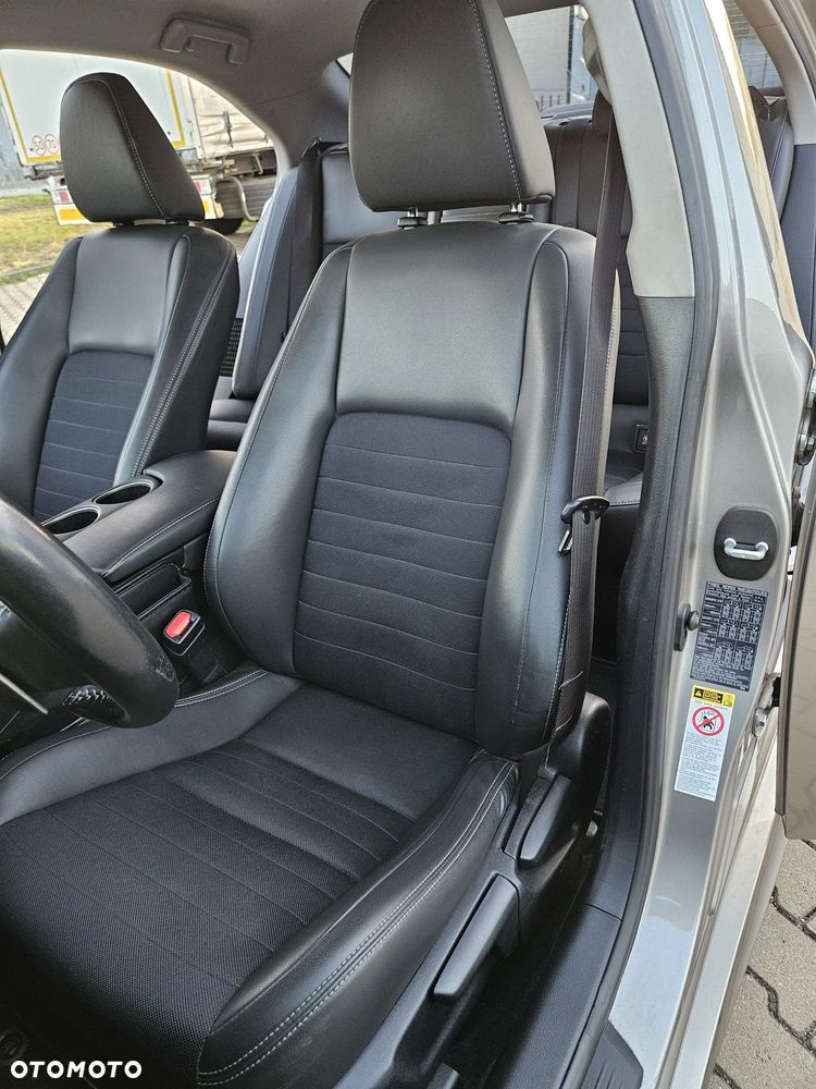 Lexus IS 300h Comfort - 22