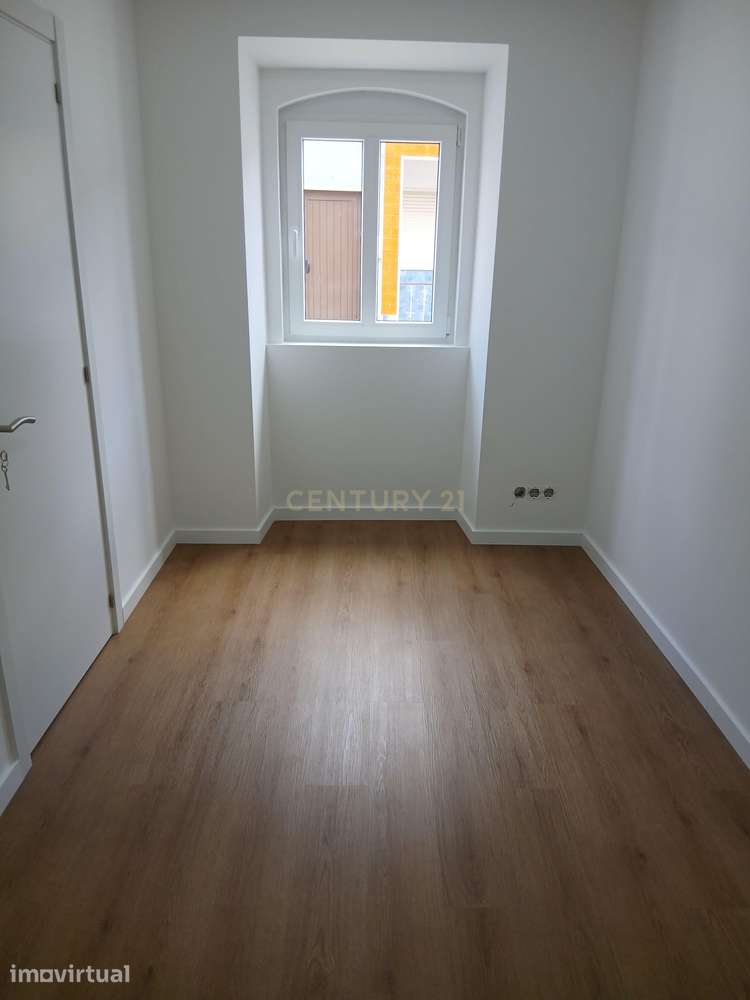 Moradia T2 Renovada em Valada – Conforto e Investimento junto ao Rio T - Grande imagem: 2/28