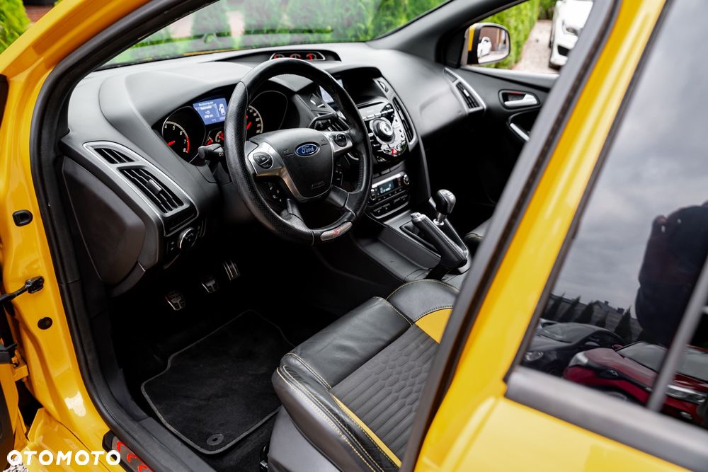 Ford Focus 2.0 EcoBoost ST - 18