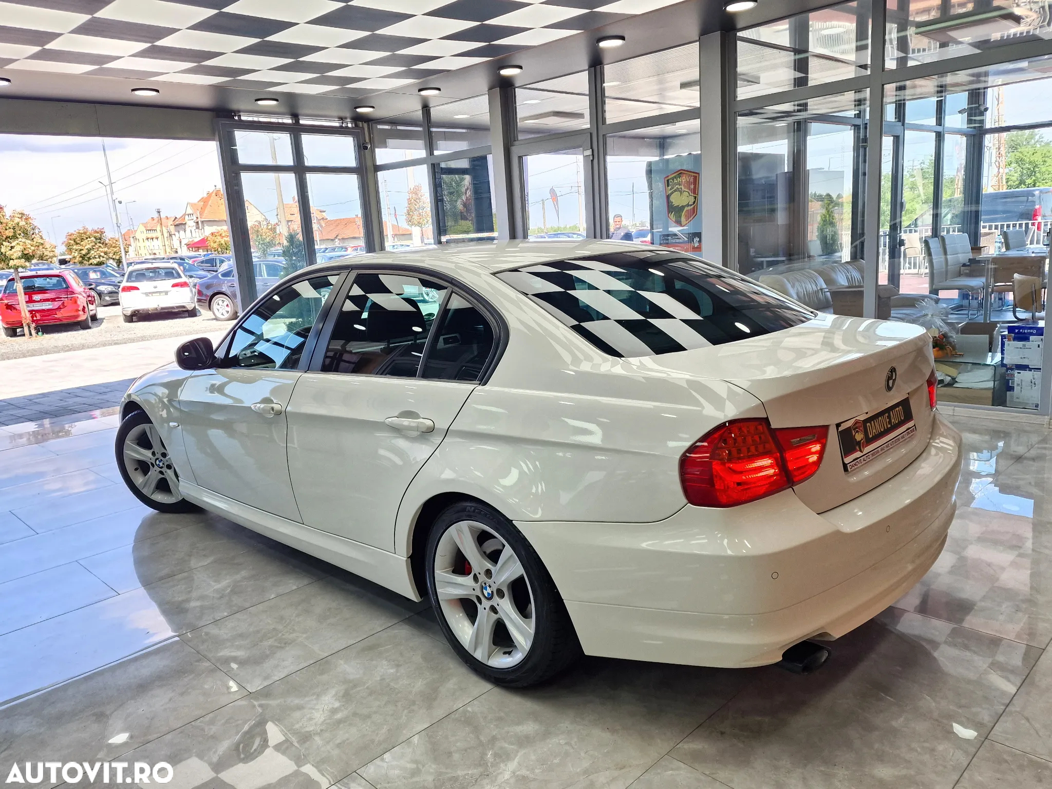 BMW Seria 3 318i - 10