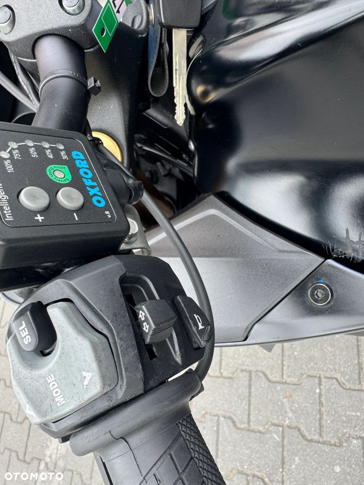 Suzuki GSX 1000 - 23