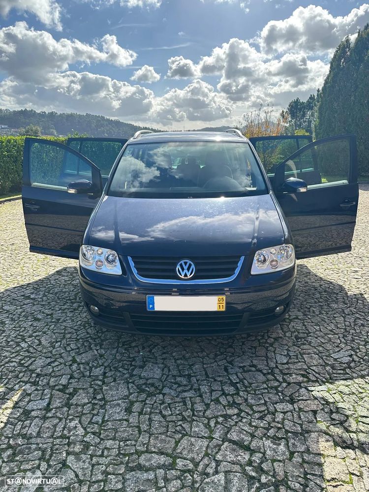 VW Touran 2.0 TDI Highline 7L - 25