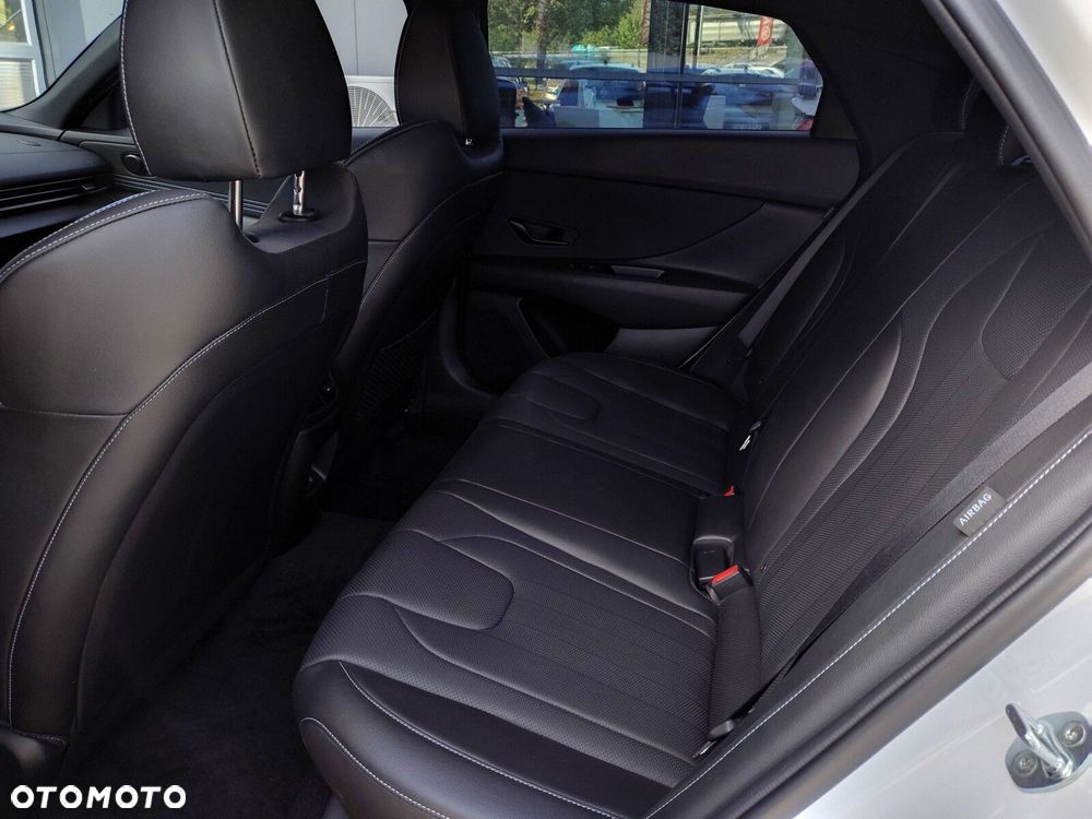 Hyundai Elantra - 26