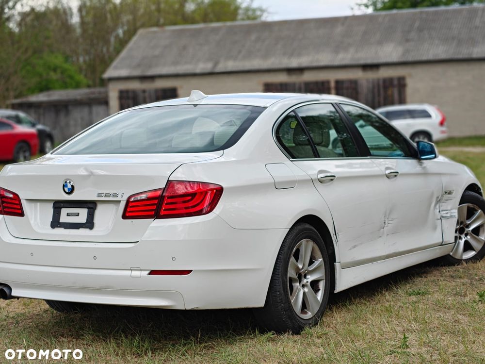 BMW Seria 5 528i Luxury Line - 4