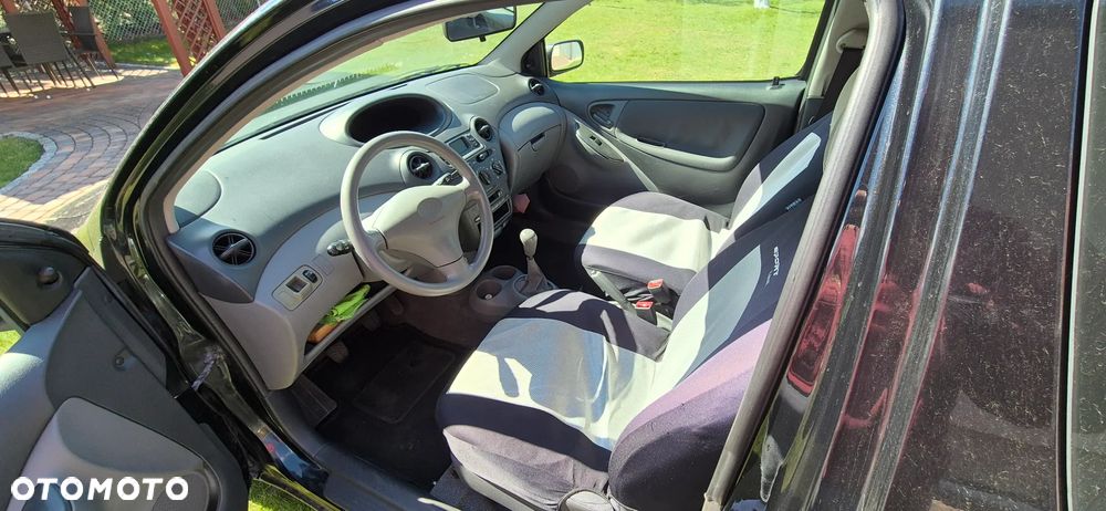 Toyota Yaris 1.0 Base - 5